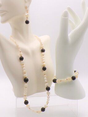 Lee Sands Lava Rock & Mother of Pearl Set